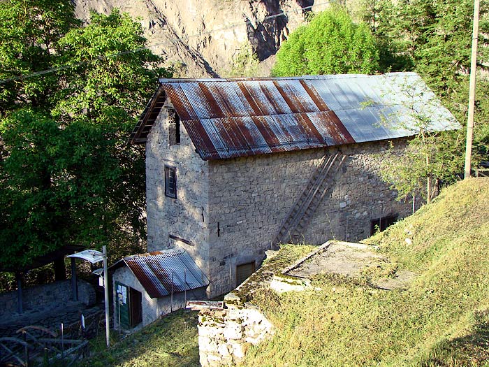 Il mulino Calligaro dal parcheggio di Prou, ex brolo di Sior Tita.