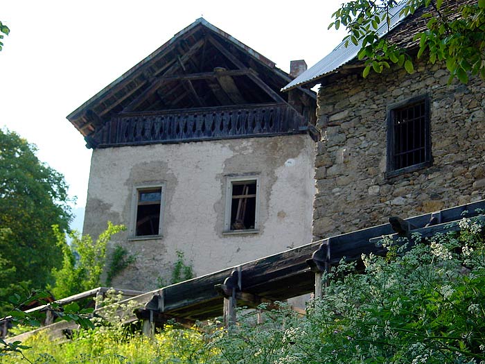 Al primo piano del mulino del Favero era attivo, tra il 1925 ed il 1950, un piccolo laboratorio di tessitura.